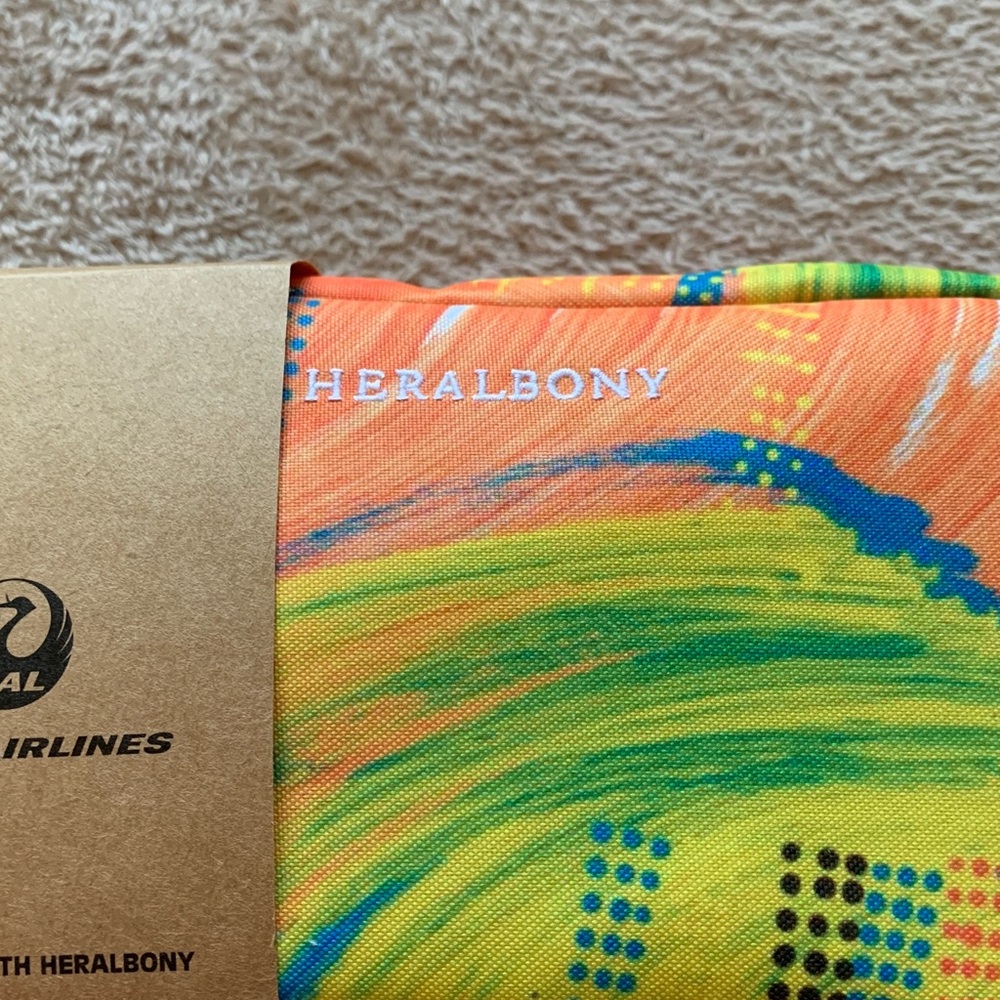 Colorful HERALBONY Pouch - Japan Airlines Amenity - Picture 5 of 5